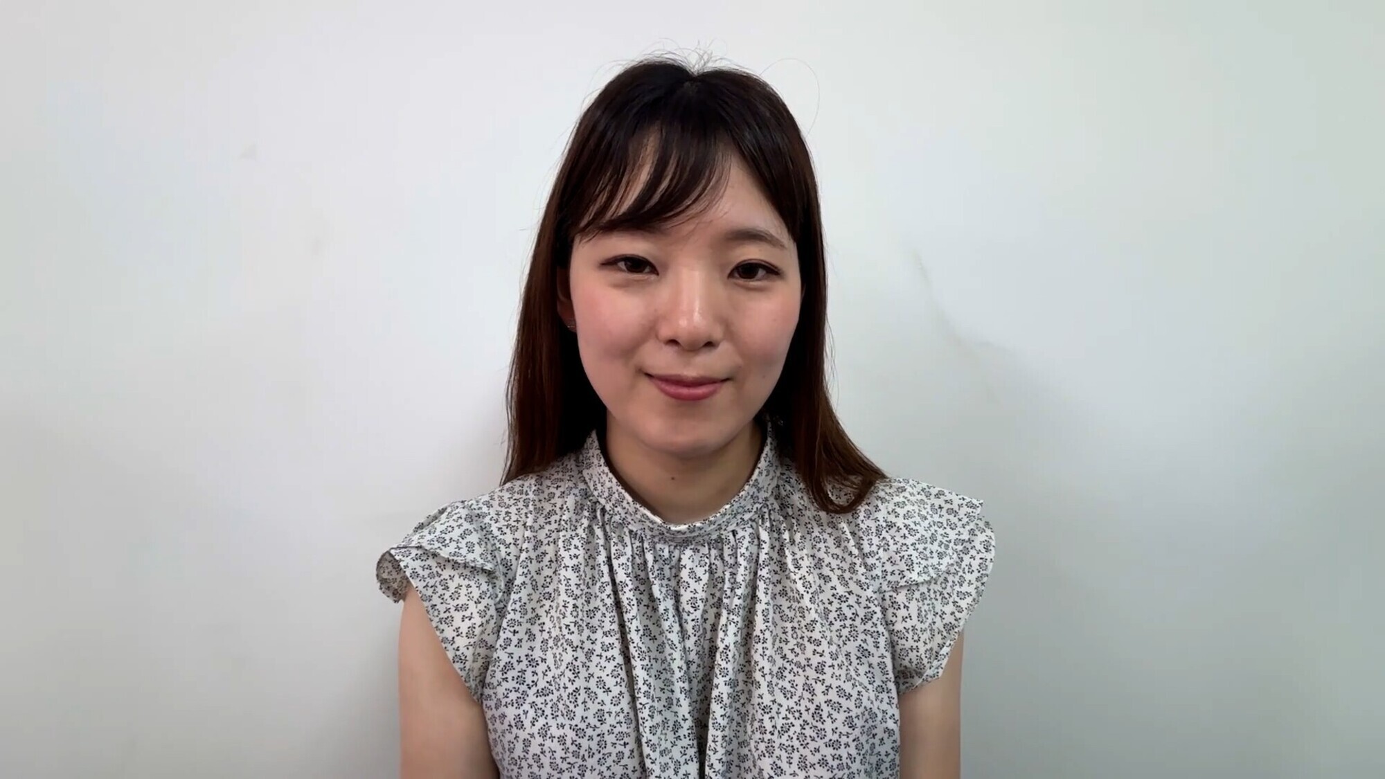 M男が街中で女性に声をかけてワキを舐めさせて貰う OL あいるちゃん