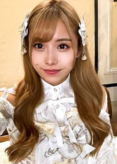 SNSで承認欲求を満たすエロギャル19歳！ 制服コスプレの美少女へおパンツずらし挿入→コスプレドレスでおま〇こ広げて生中出し！！