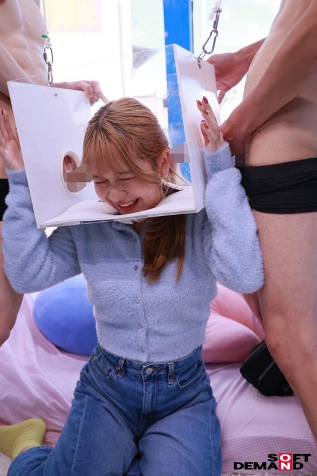 “FREEZE”し続けられたら賞金ゲット！ どんな妨害をされても絶対に動いちゃダメ！ ウブな女子大生限定！ ノーリアクションで快感ガマン耐久チャレンジ！！