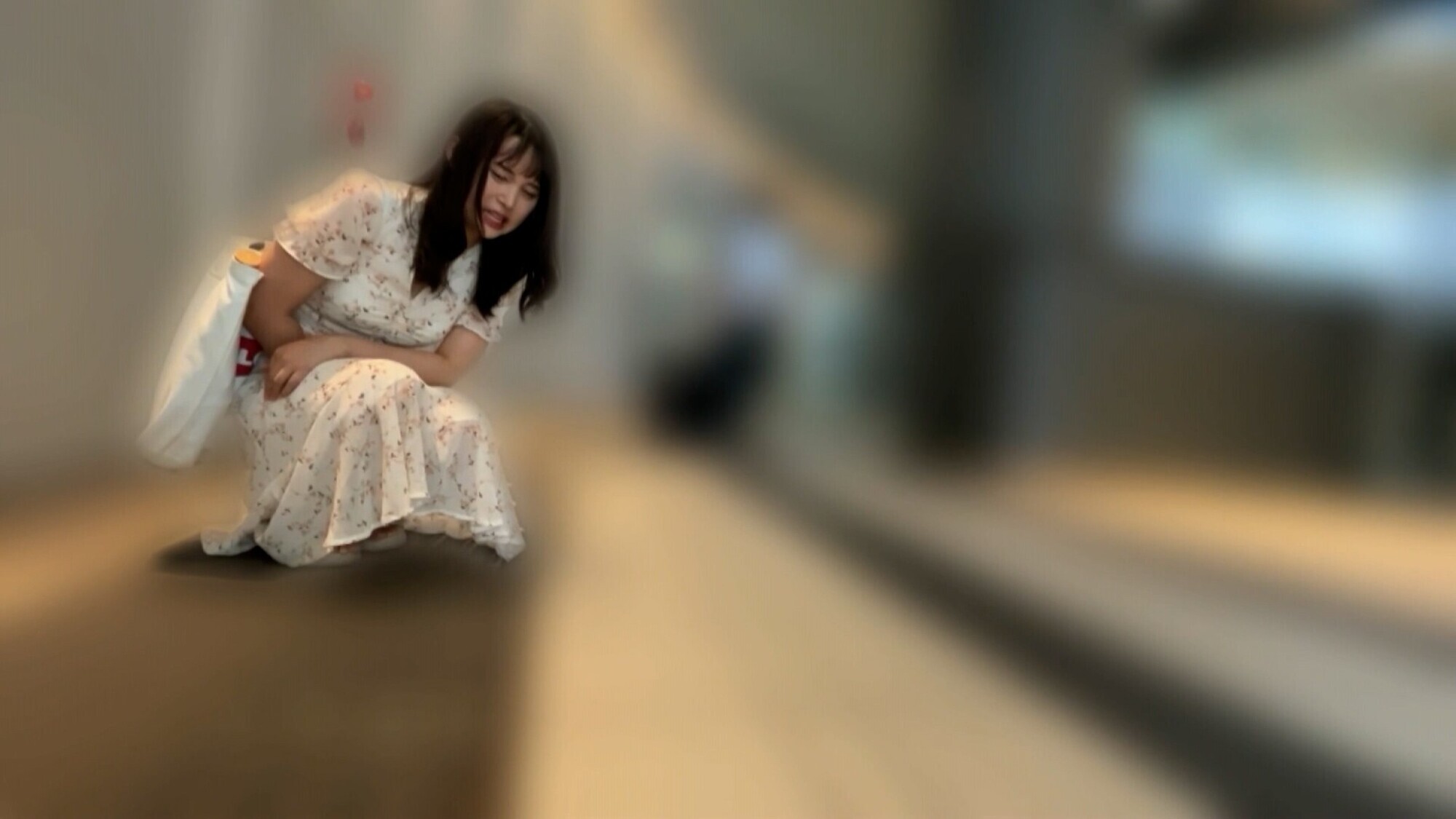 花芽ありすちゃんとリモバイ散歩！街中で絶頂恥辱プレイ！