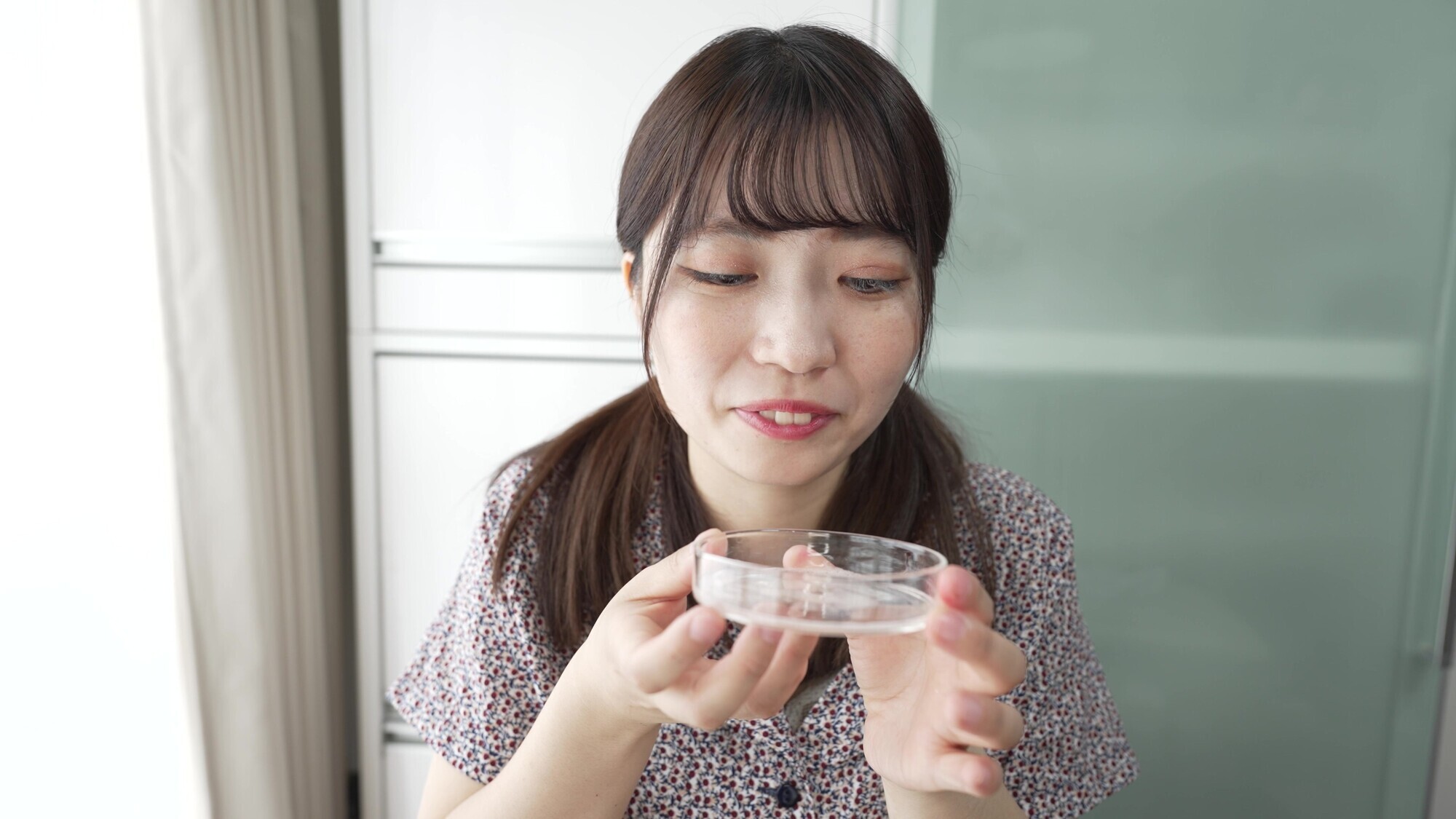 【個人撮影】水月みおの舌ブラシで「汚舌苔」採取