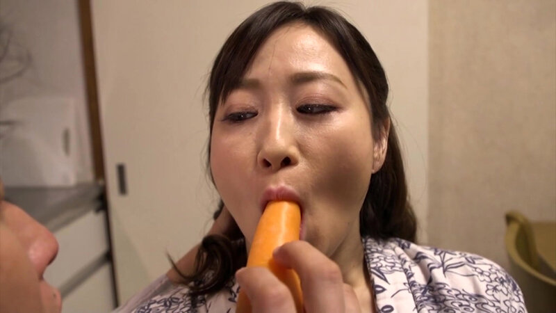 【人気】娘婿を寝取った母 川上ゆう フェラとオナニー編