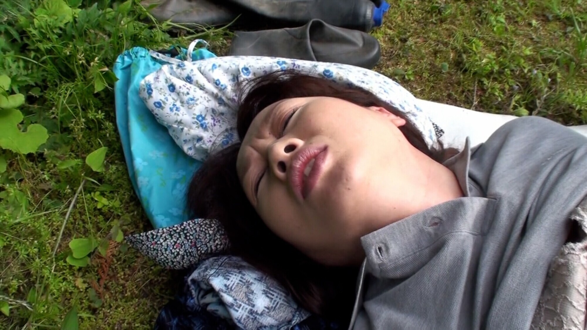 旦那が農協の研修旅行で留守中！AVの撮影で愉しむ淫乱熟女と大自然の中で淫乱SEX！