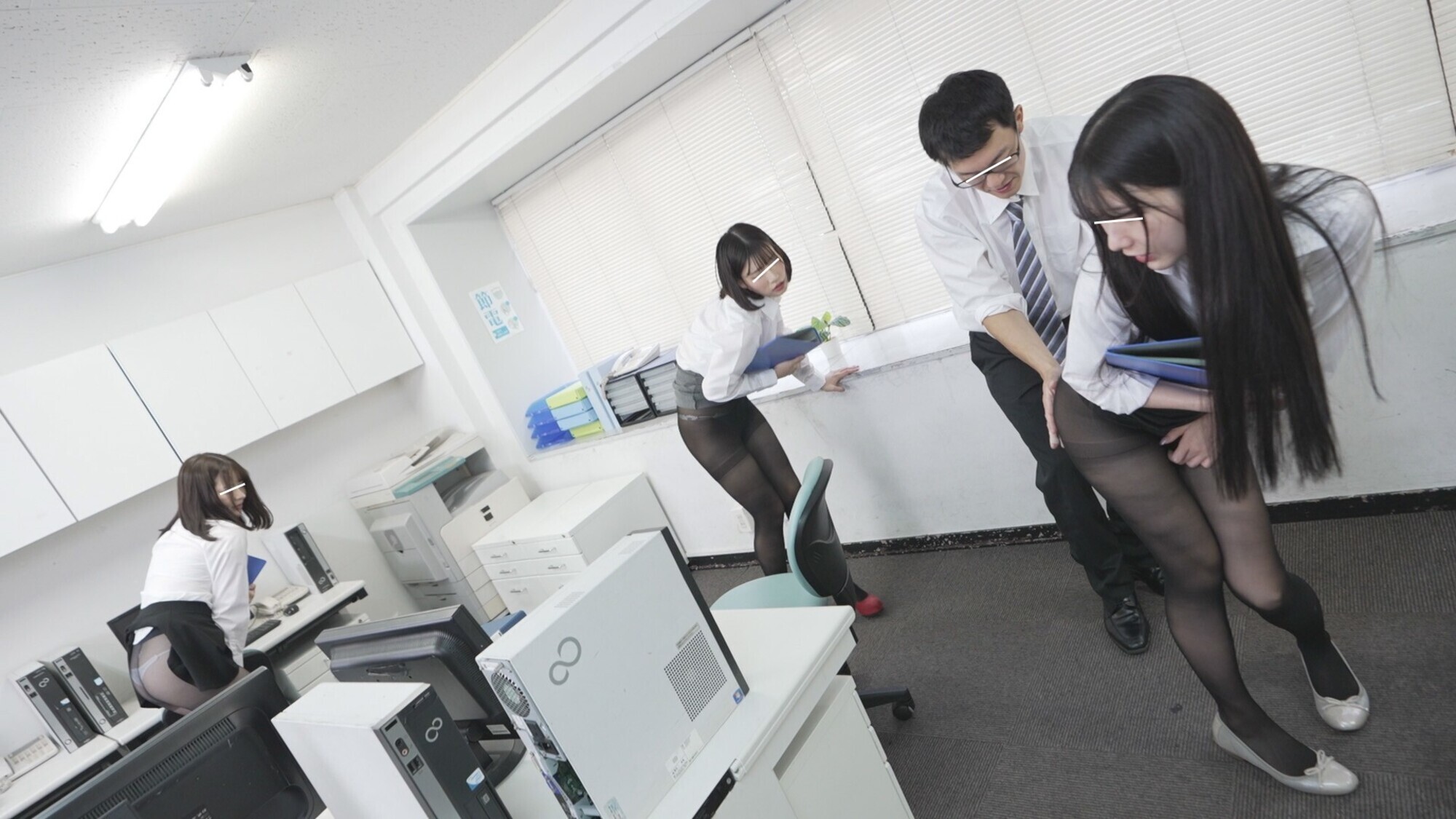 リモバイ羞恥で女上司と発情セックス！ ポンコツ部下もエロ玩具でヤル気全開！マ○コも準備万端！