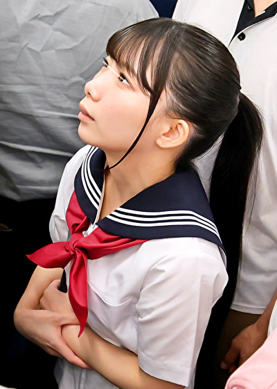 連射電車 2 ちっちゃい女の子を独占して精子が尽きるまで何発も射精したい 推定146cm 色白もち娘