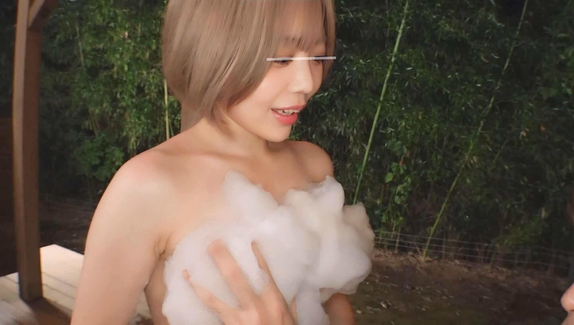 複数の旅行サイトで驚愕の高評価を得ている某温泉宿！そこでは泡を使った過激なサービスが行われていた！！題して「泡の中身はなんでしょう？」！！！貸し切り露天風呂で行われている秘密のサービスの全貌に迫る！