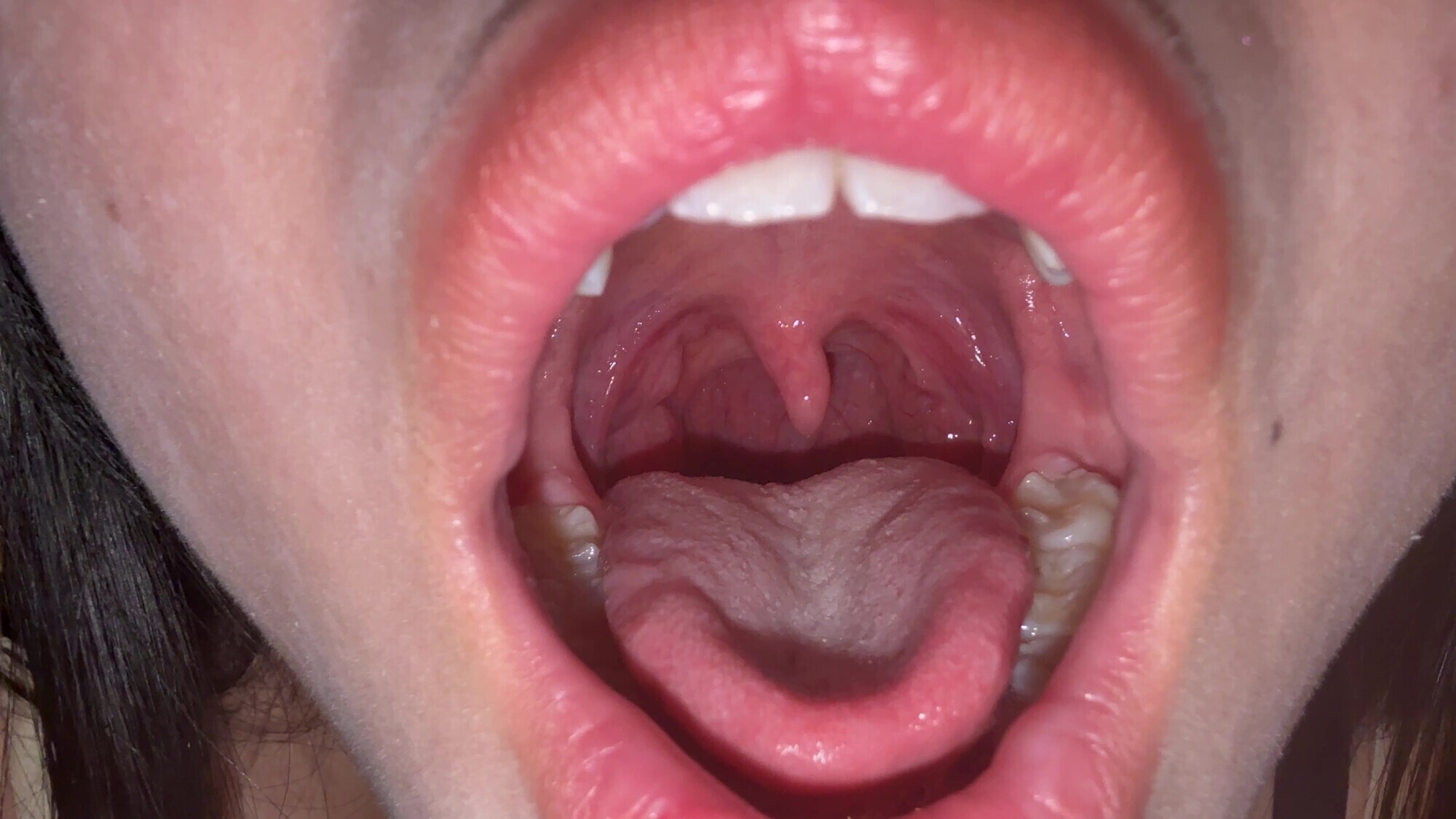 【個人撮影】七藤優亜 初喉チンコ触り＆超長舌を開口器で観察