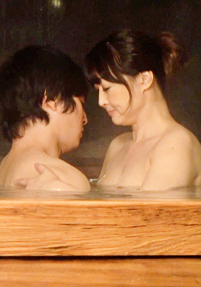 離れて暮らす母に一途な思いをぶつける愚息。そんな思いに揺れ肉欲性交に溺れるふたり･･･。