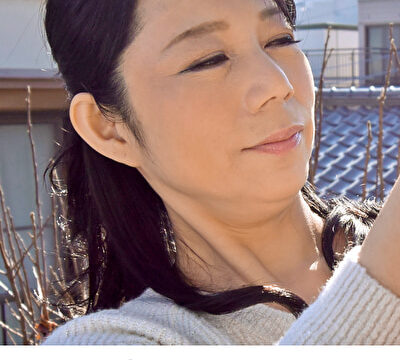 変態母の匂い立つ淫靡な聖水 慶子