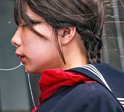 J〇闇バイト 某掲示板の高額時給に騙された少女が強力マグネットで鉄壁に拘束されて慰み者 さらにシュリンク拘束そして壁尻脱出ゲーム