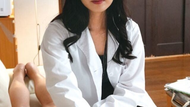 訪問女医の誘惑に耐えきれず性欲暴発！「もう我慢できない･･･」白衣の美人女医3人に濃厚診察され、勃起ち○ぽが限界突破！精子がカラになるまで搾り取られた！