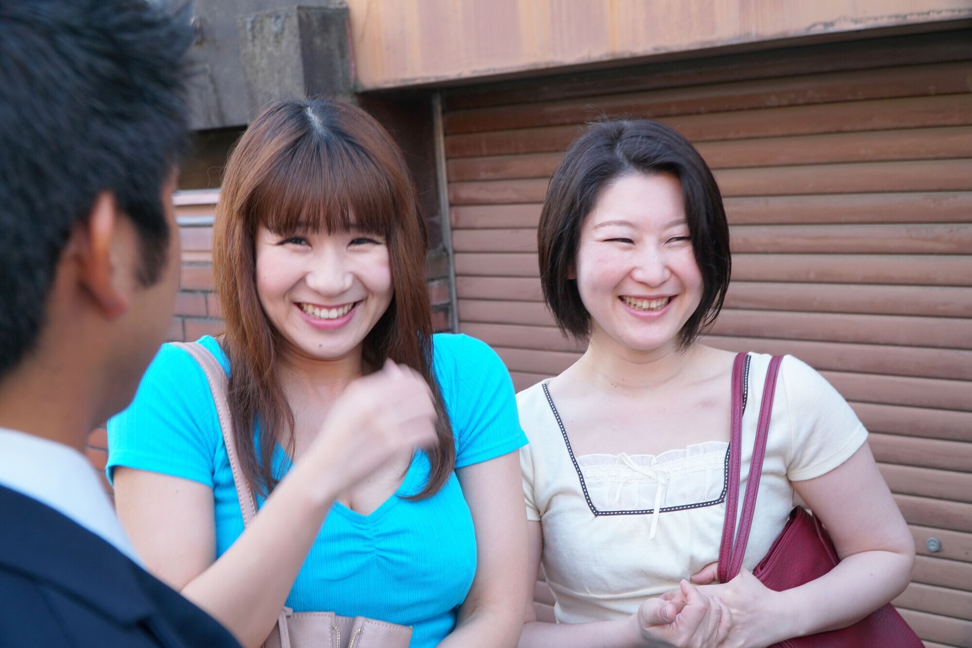 街で見つけた 姉妹のように仲の良い綺麗な母娘をナンパして大乱交!!「あなた許して」というもののイキまくる好き物親子10組240分!! 2