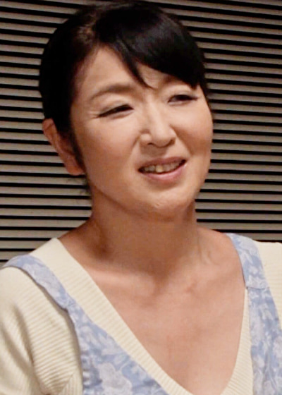 お母さんが欲求不満で台所でオナニー！？悶々とする愛息を優しく癒す熟母と禁断の中出しセックス！