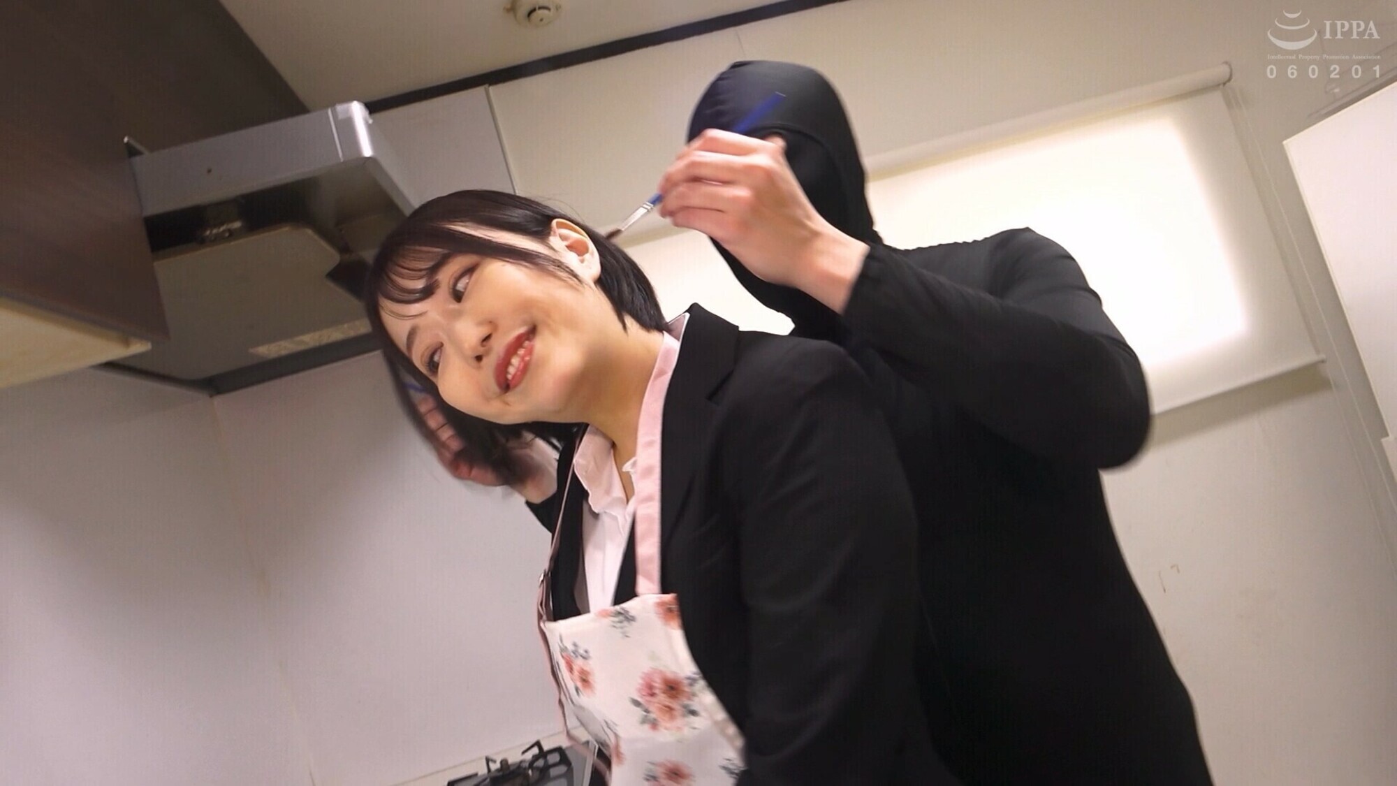 くすぐり不動産 那賀崎ゆきね 第二章～キッチン編～ 新生活のイメージ？エプロン姿から裸エプロンへ、そしてオイルまみれに。