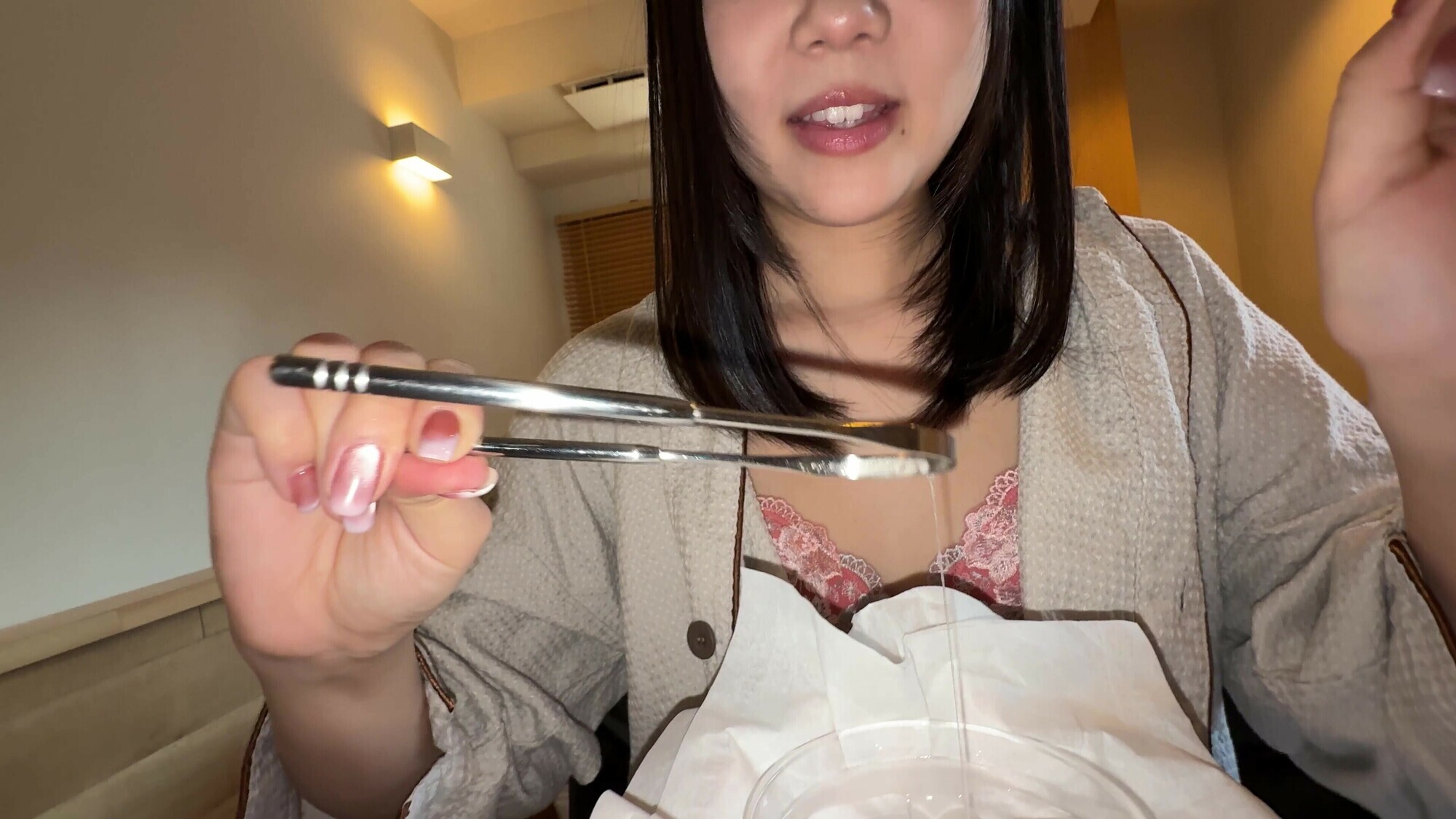 【個人撮影】音羽美鈴の舌ブラシで「汚舌苔」採取