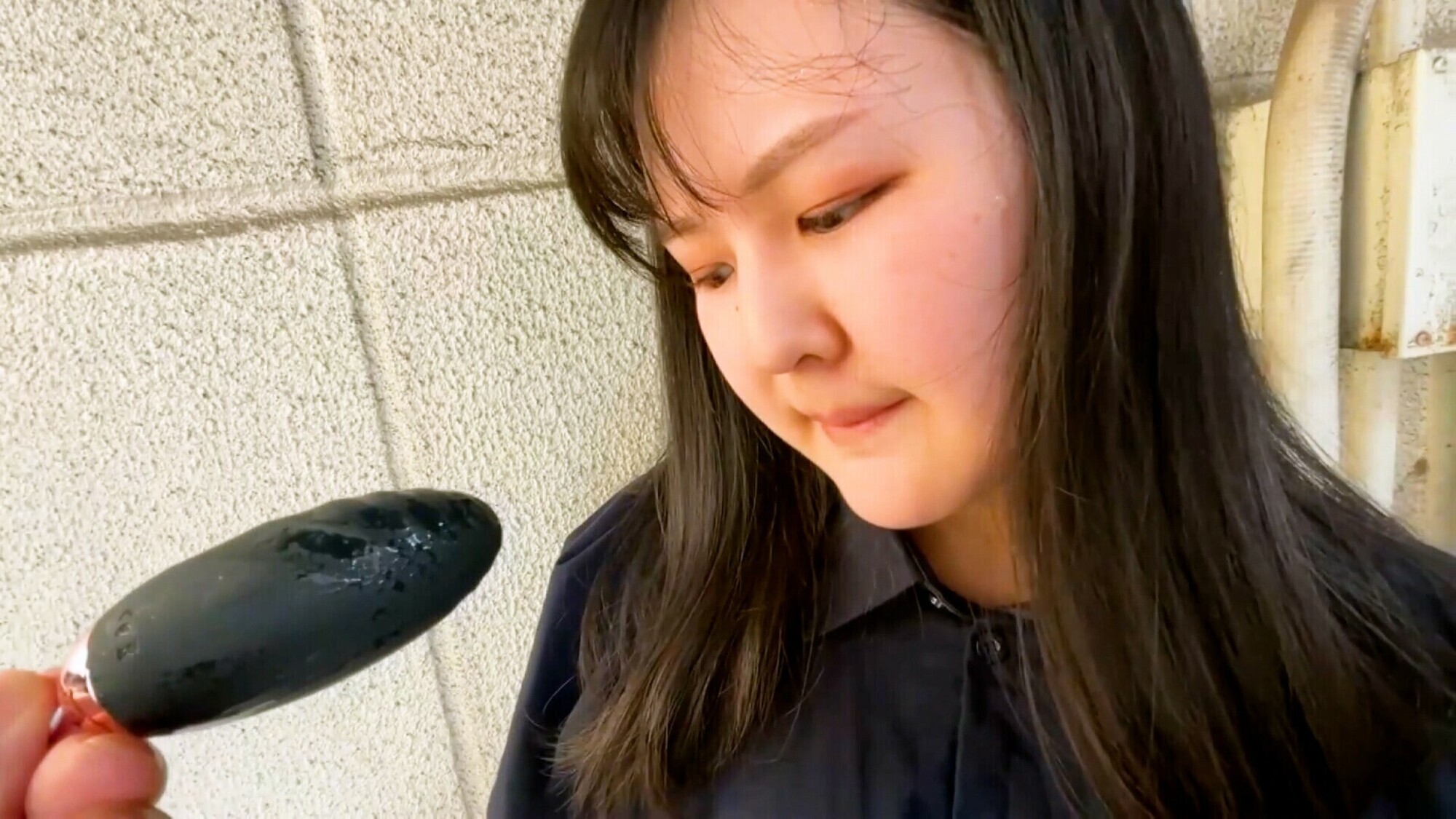 日々樹梨花ちゃんとリモバイ散歩！街中で絶頂恥辱プレイ！